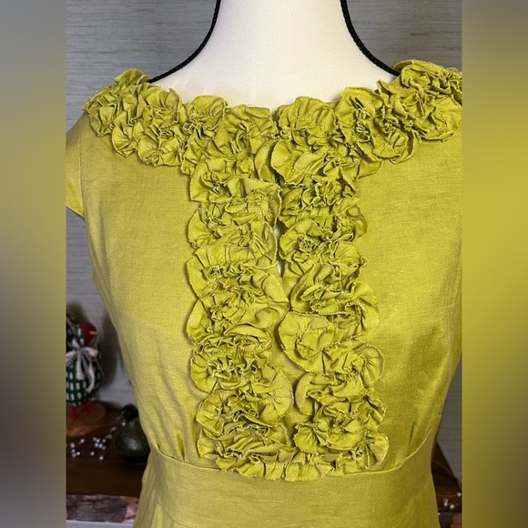 Taylor Women’s Green Linen Sleeveless Sheath Dress Ruffle Floral Detail Size 10 - Picture 3 of 6